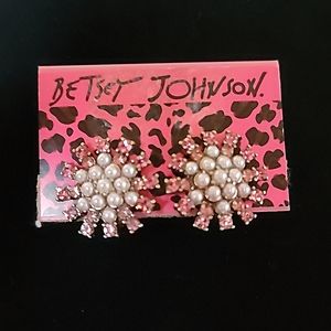 New Vintage! BETSEY JOHNSON Fabulous Fuchsia Collection Floral Clip On Earrings